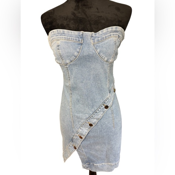 Chic Strapless Denim Mini Dress - Picture 2 of 9
